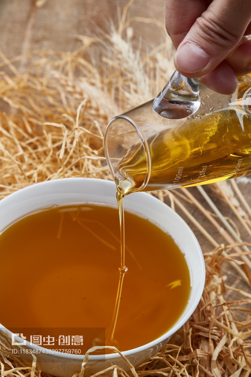 芳香四溢营养健康的胡麻亚麻籽食用油